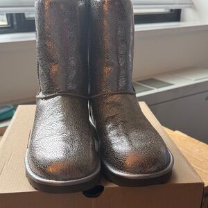 UGG Classic Short Boot - Metallic Sparkle sz 9